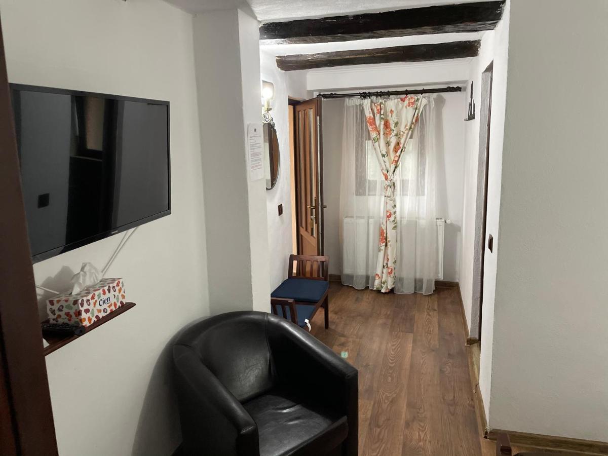 Pensiunea Casa Rica Кэлимэнешти Экстерьер фото