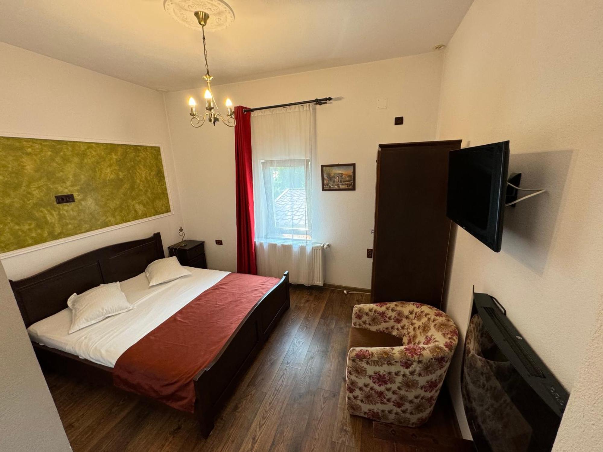 Pensiunea Casa Rica Кэлимэнешти Экстерьер фото