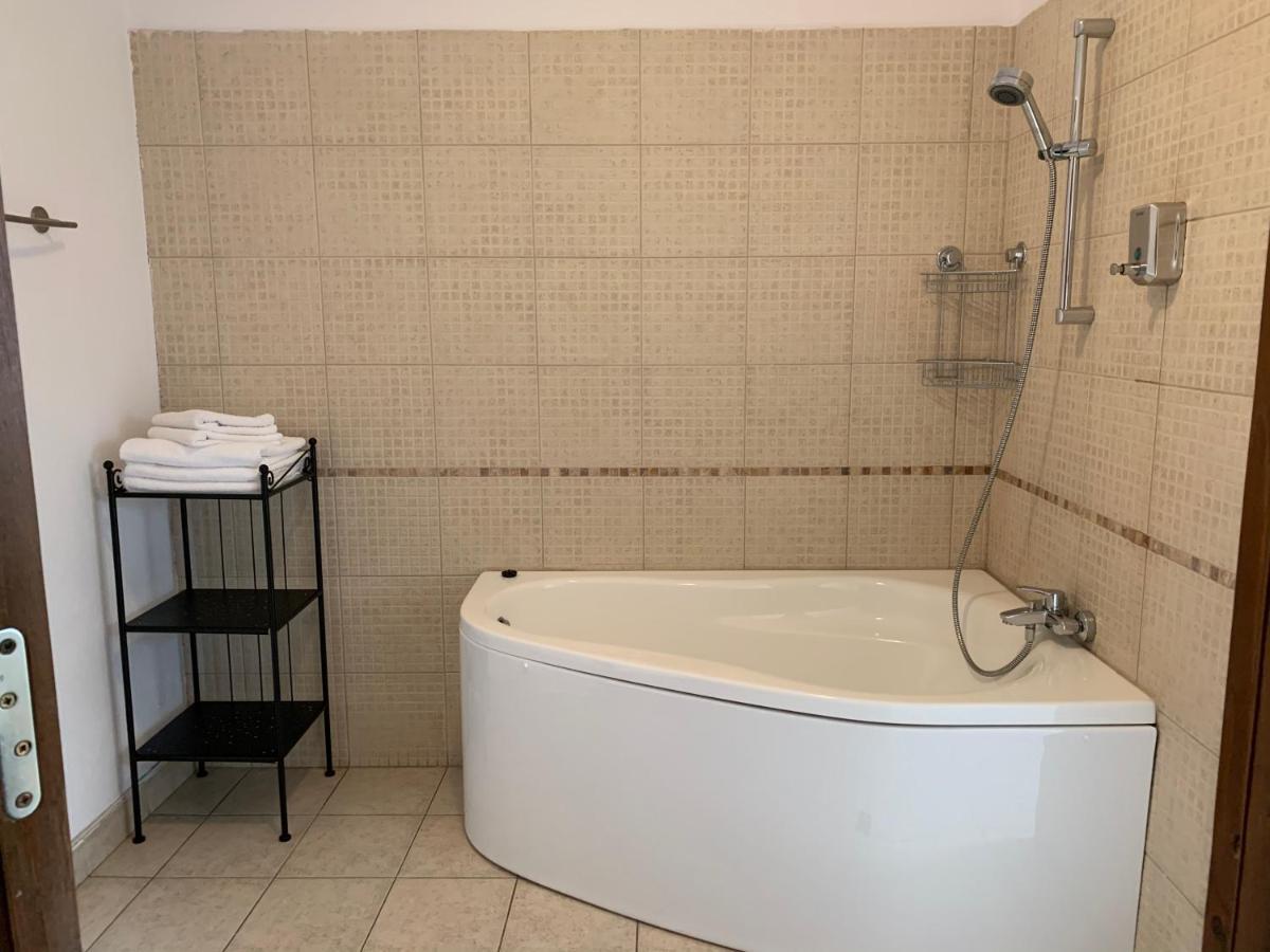 Pensiunea Casa Rica Кэлимэнешти Экстерьер фото